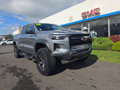 Used 2024 Chevrolet Colorado ZR2 w/ Technology Package AWD/4WD image 1