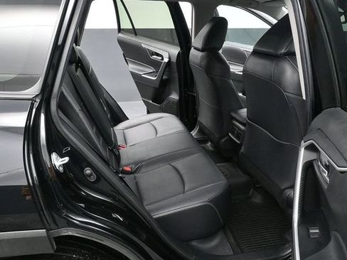 Used 2021 Toyota RAV4 XLE Premium image 10