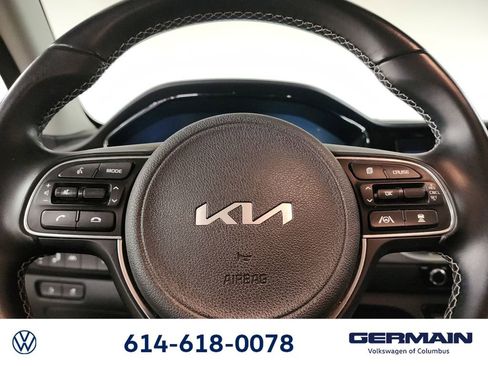 Used 2022 Kia Niro EX image 25
