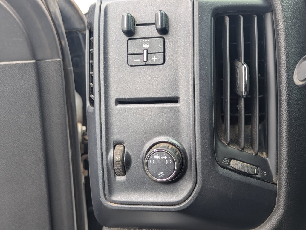 Used 2018 Chevrolet Silverado 1500 W/T w/ Trailering Package AWD/4WD image 23