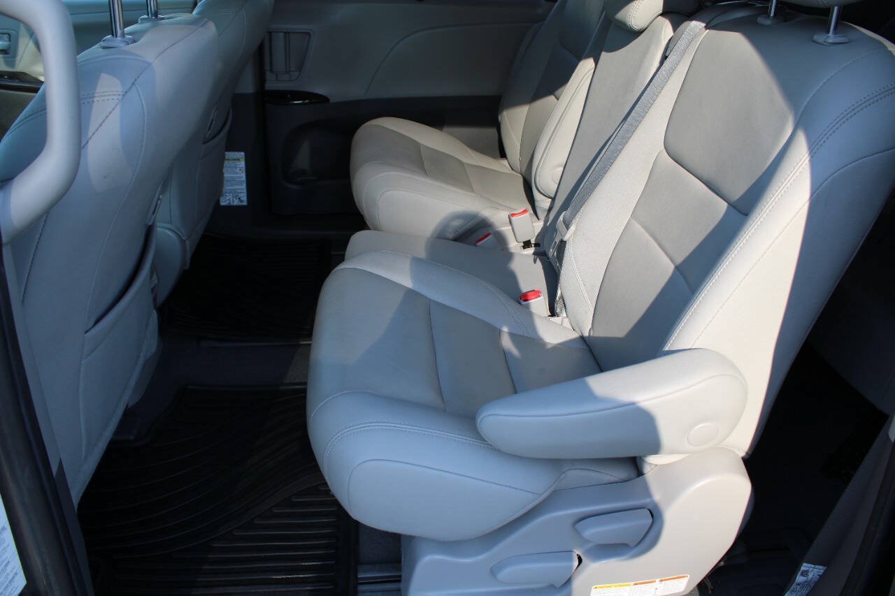 Used 2020 Toyota Sienna XLE FWD image 9