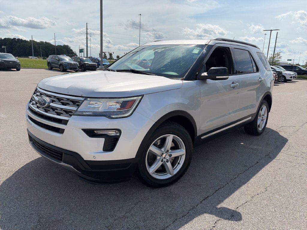 Used 2018 Ford Explorer XLT w/ Equipment Group 202A FWD image 3