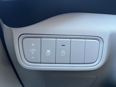 Used 2025 Kia Soul LX w/ LX Technology Package FWD image 17