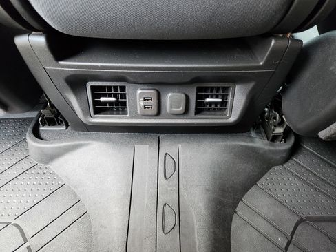 Certified 2020 Chevrolet Silverado 1500 LT w/ Texas Edition image 31