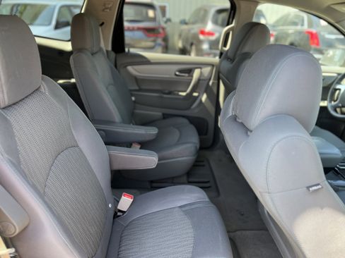 Used 2014 Chevrolet Traverse LT image 23