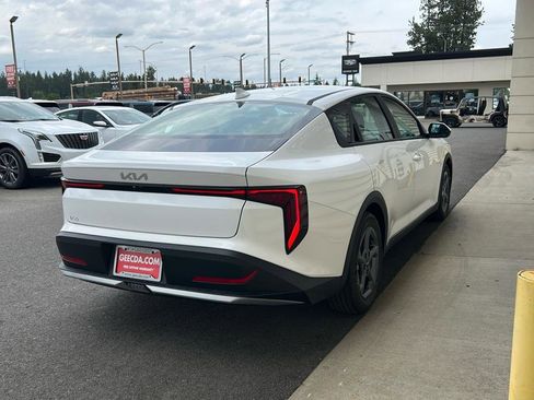 New 2025 Kia K4 LXS image 4