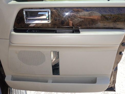 Used 2016 Lincoln Navigator L Select image 24