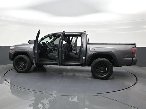 Used 2017 Toyota Tacoma TRD Sport w/ Tow Package RWD image 31