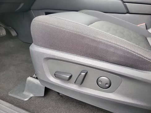 Used 2025 Nissan Pathfinder SV FWD image 13