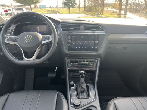 Certified 2024 Volkswagen Tiguan SE w/ Panoramic Sunroof Package image 27