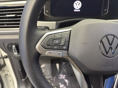 Used 2023 Volkswagen Atlas SE image 16