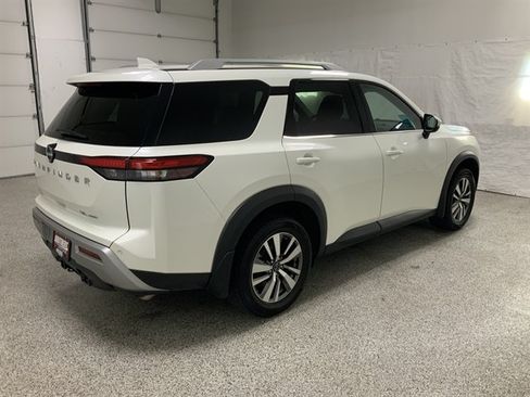 Used 2023 Nissan Pathfinder SL AWD/4WD image 4