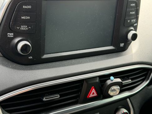 Used 2019 Hyundai Santa Fe SE image 6