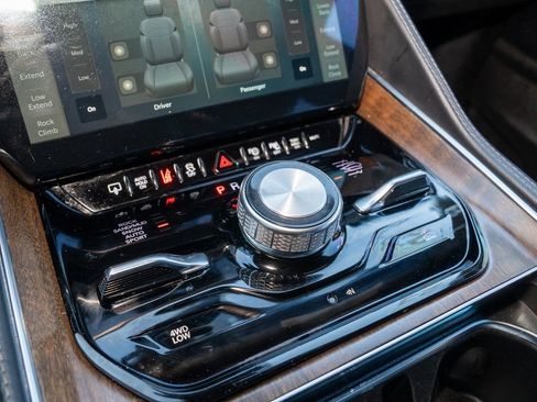 Used 2023 Jeep Grand Wagoneer 4WD image 20