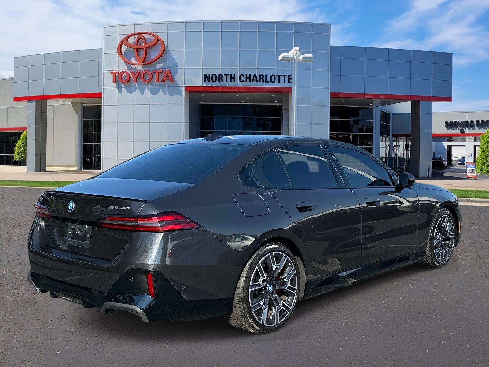Used 2024 BMW i5 eDrive40i w/ M Sport Package RWD image 6