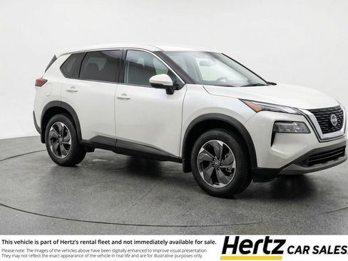 Used 2025 Nissan Rogue SV image 1