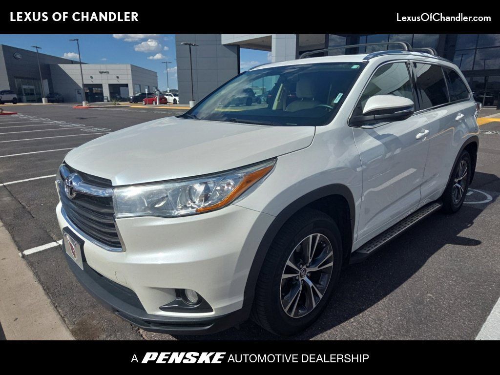 Used 2016 Toyota Highlander XLE AWD/4WD image 1