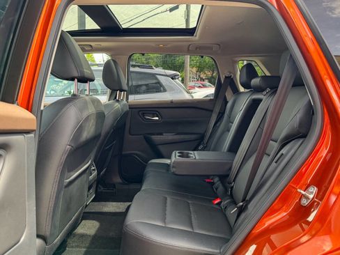 Used 2022 Nissan Rogue SL w/ SL Premium Package image 16