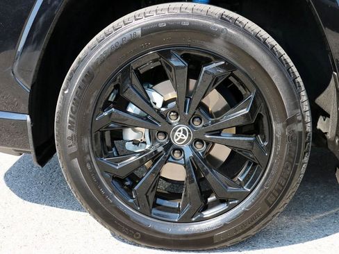 Used 2024 Toyota RAV4 SE image 10