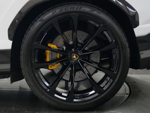 Used 2021 Lamborghini Urus image 11