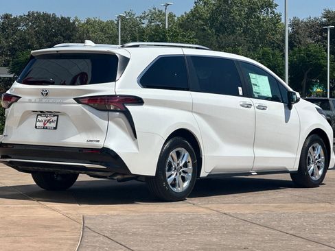 New 2026 Toyota Sienna Limited FWD image 4