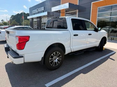 Used 2023 Nissan Titan SV w/ SV Convenience Package RWD image 3