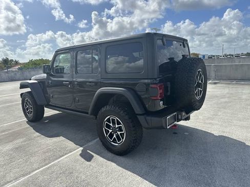 Used 2024 Jeep Wrangler Unlimited Rubicon AWD/4WD image 34