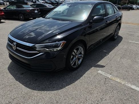 Used 2024 Volkswagen Jetta SE FWD image 3