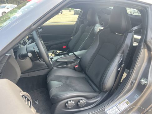 Certified 2025 Nissan Z Performance w/ Floor Mat Package RWD image 18