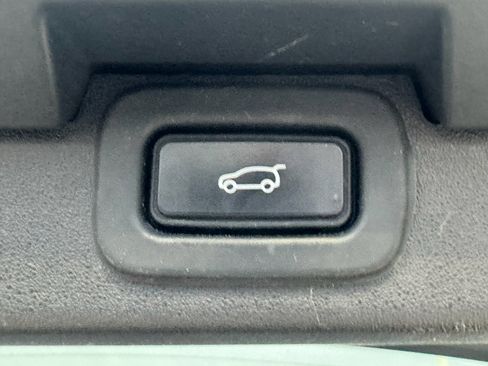 Used 2021 Land Rover Discovery S R-Dynamic image 13