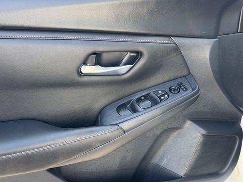 Used 2024 Nissan Sentra SV FWD image 13