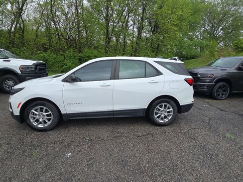 Used 2023 Chevrolet Equinox LS FWD image 3