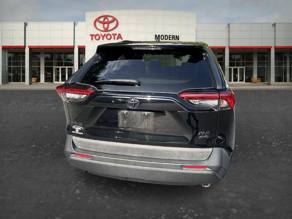 Used 2020 Toyota RAV4 XLE w/ Convenience Package AWD/4WD image 17