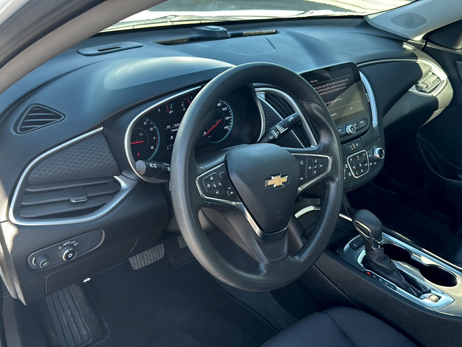 Used 2025 Chevrolet Malibu LT FWD image 9