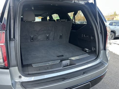 Used 2023 Chevrolet Suburban Z71 w/ Luxury Package image 12