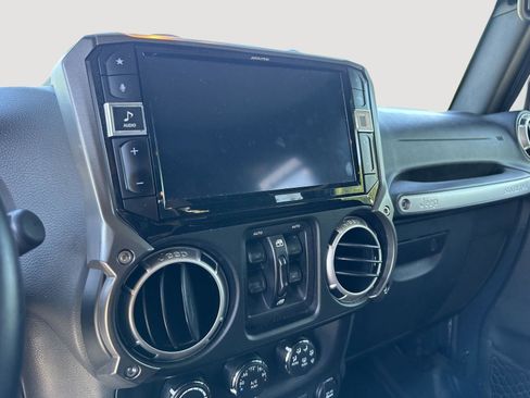 Used 2017 Jeep Wrangler Unlimited Rubicon w/ Dual Top Group image 11