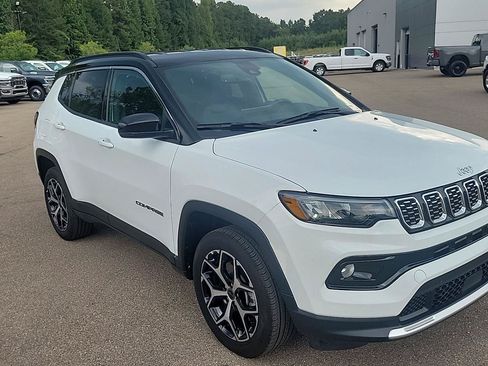 Certified 2025 Jeep Compass Limited AWD/4WD image 26