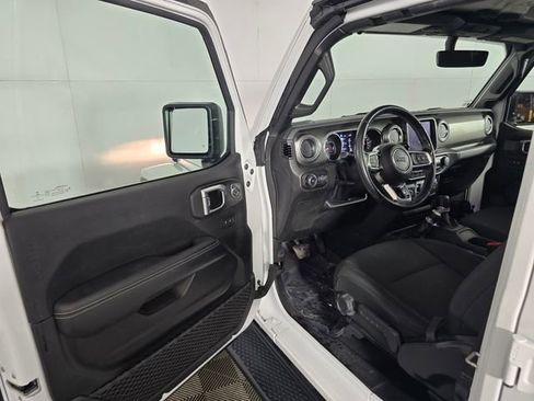 Used 2022 Jeep Wrangler Unlimited Sahara w/ Cold Weather Group image 9