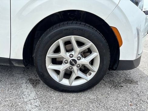 Used 2025 Kia Soul LX w/ LX Technology Package FWD image 10