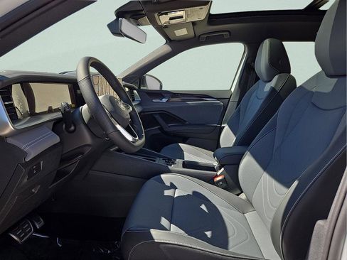 New 2026 Volkswagen Tiguan SE R-Line FWD image 16