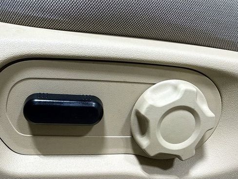 Used 2019 Ford Taurus SEL w/ Equipment Group 201A image 21