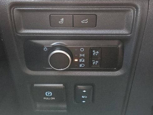 Used 2023 Ford Expedition XLT image 23