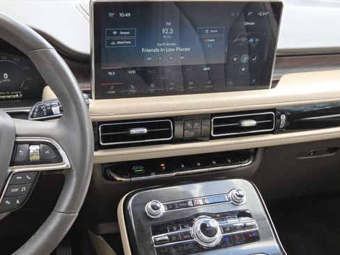 Used 2021 Lincoln Nautilus Reserve AWD/4WD image 34