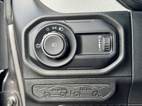 Used 2025 Jeep Wrangler Unlimited Sport AWD/4WD image 28