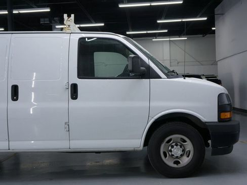 Used 2018 Chevrolet Express 3500 image 30