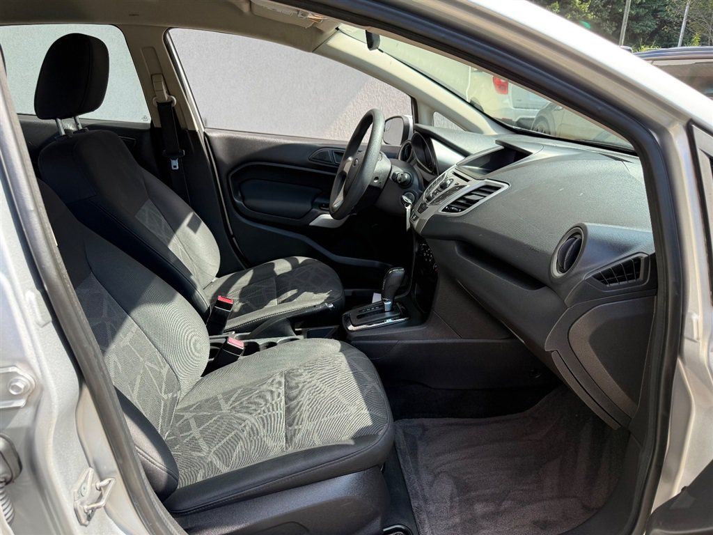 Used 2011 Ford Fiesta SE w/ 202A Rapid Spec Order Code FWD image 4