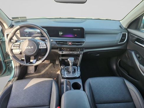 Certified 2025 Kia Seltos EX AWD/4WD image 12