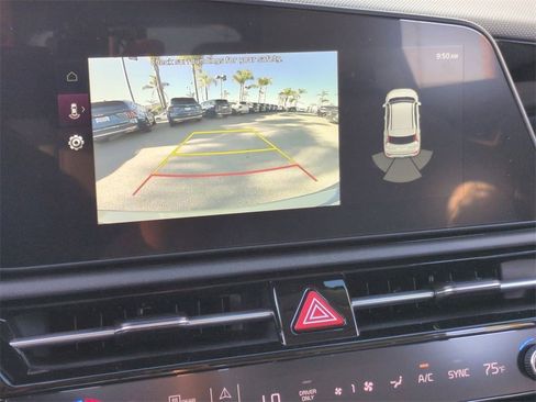 Certified 2025 Kia Niro EX image 14