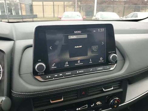 Used 2025 Nissan Rogue SV image 19