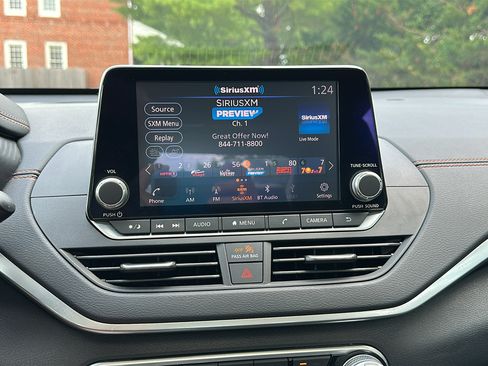 Used 2021 Nissan Altima 2.5 SR w/ SR Premium Package FWD image 19